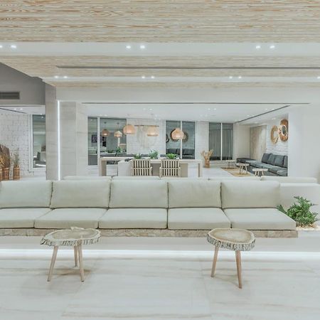 Tanoak Resort Αΐν Σούχνα Εξωτερικό φωτογραφία The interior of the airport