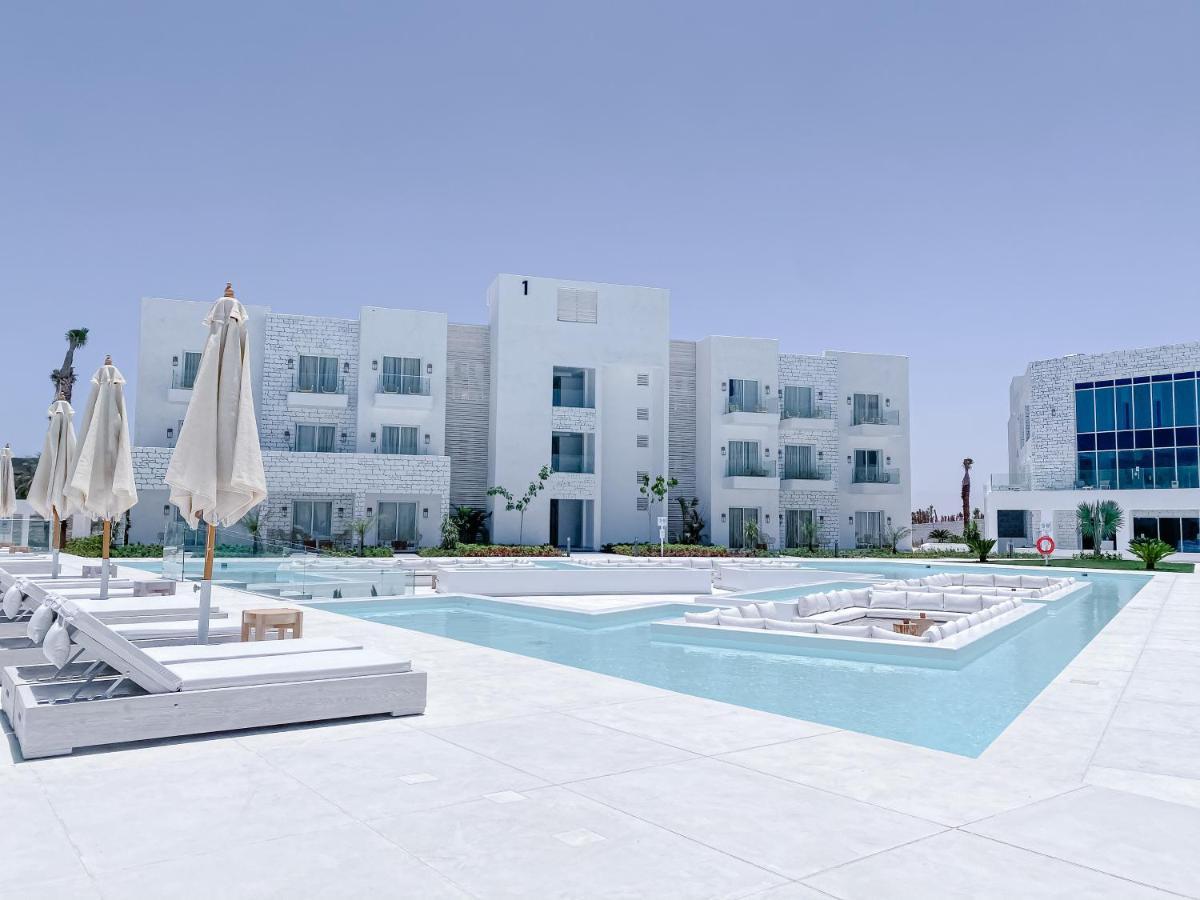 Tanoak Resort Αΐν Σούχνα Εξωτερικό φωτογραφία The hotel's pool