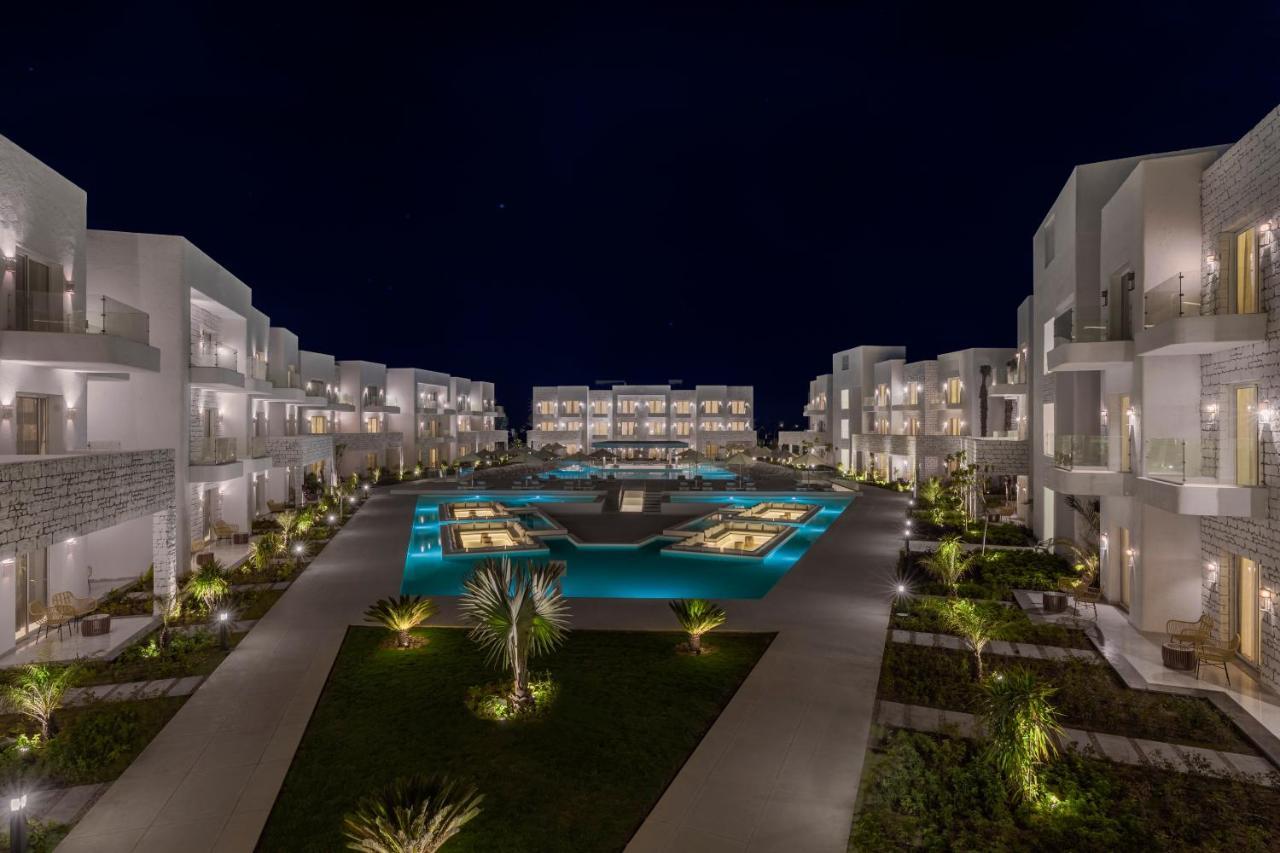 Tanoak Resort Αΐν Σούχνα Εξωτερικό φωτογραφία The resort at night