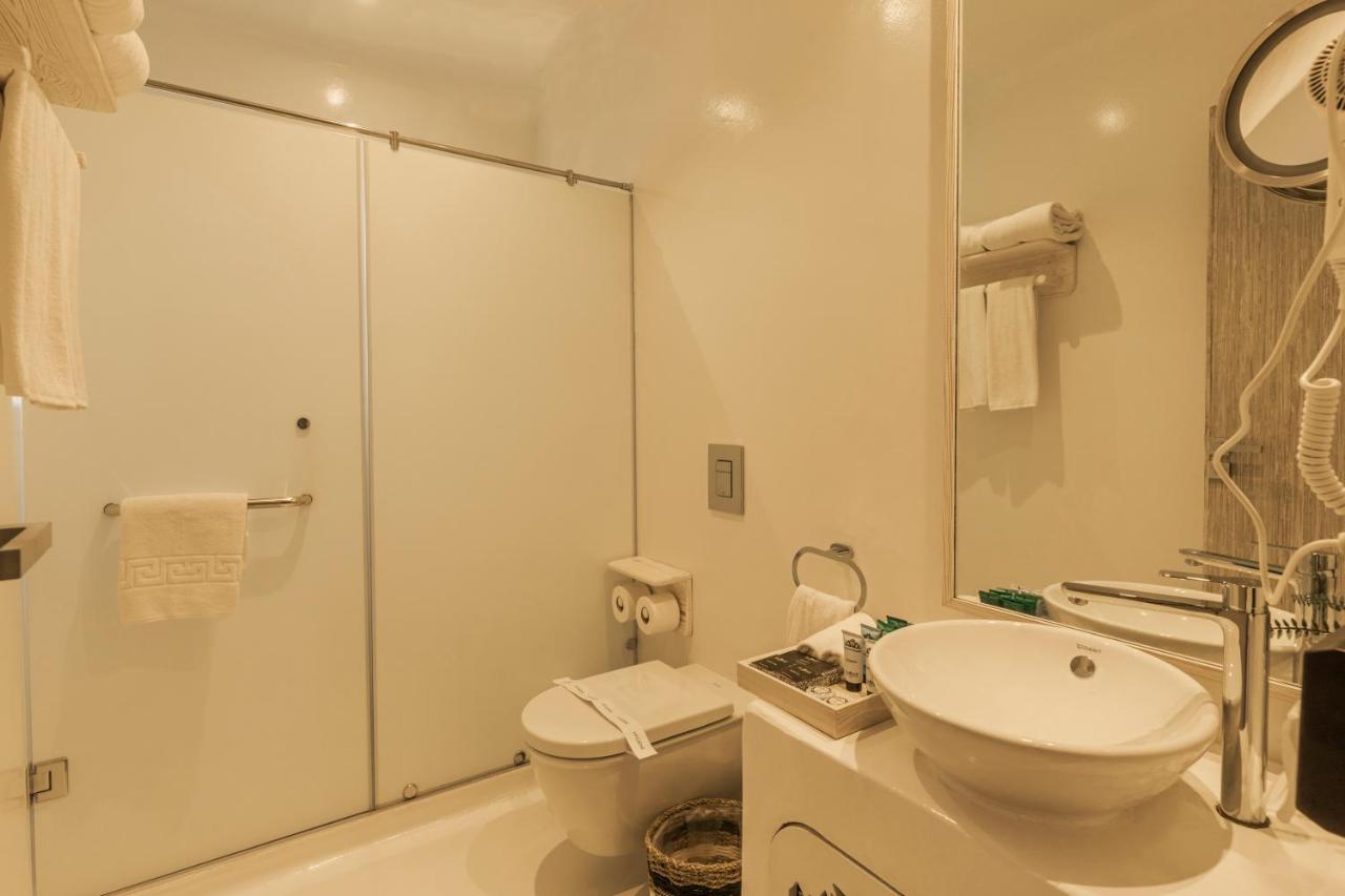 Tanoak Resort Αΐν Σούχνα Εξωτερικό φωτογραφία A bathroom in a hotel